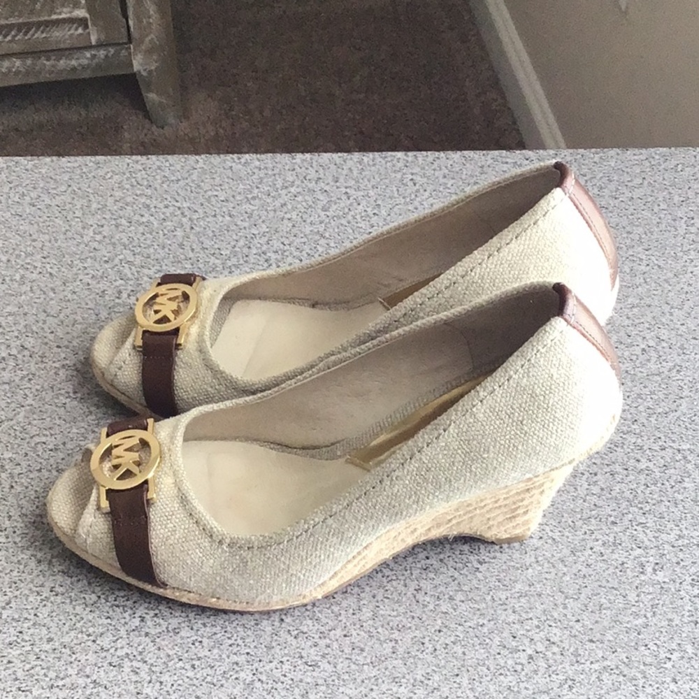 Peep Toe Wedge - Picture 2 of 7